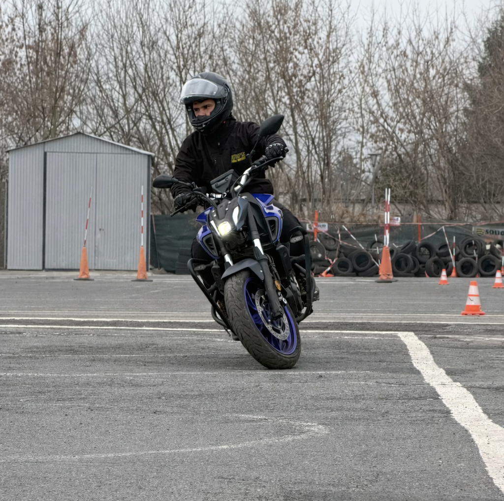 Kiedy zacząć kurs prawa jazdy na motocykl w Krakowie